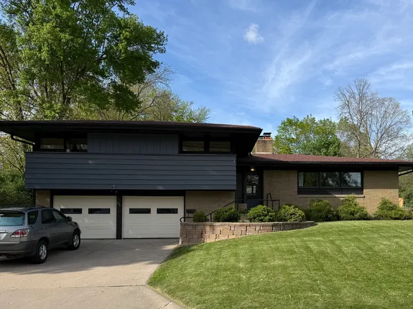 1620 College Court Pl, Iowa City, IA 52245