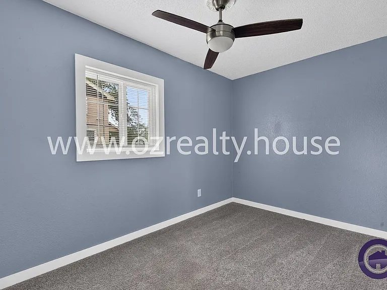 565 Viking St — Photo 7