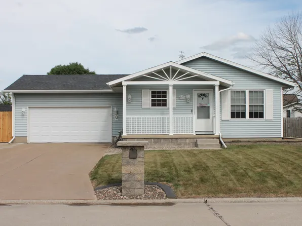 916 Birchwood Dr, Colona, IL 61241