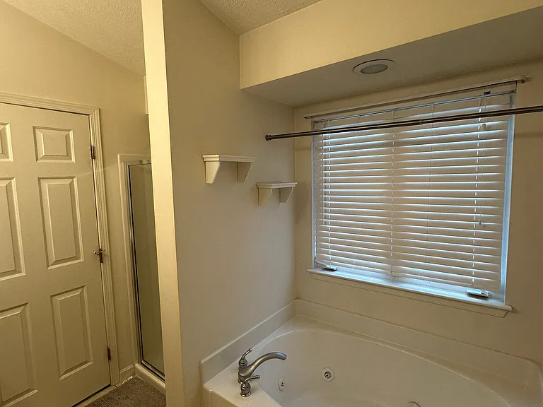 216 Blue Grass Cir — Photo 12