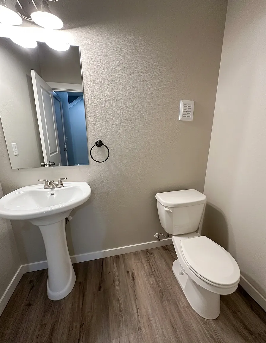 4 bed, 2.5 bath, 1284 sqft, $2,450 — Photo 4