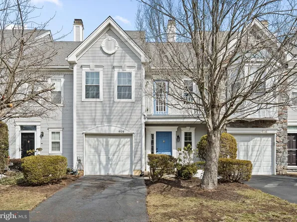 608 Ascot Ct, North Wales, PA 19454