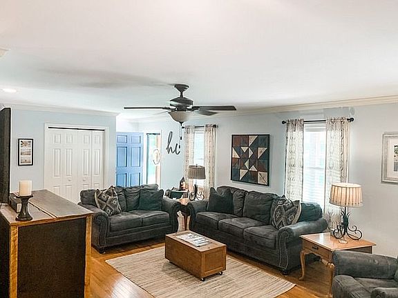 4th image of 906 Hickory Nut Ct