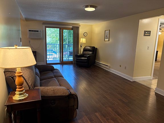 3rd image of 220 Bedford St Unit D-5