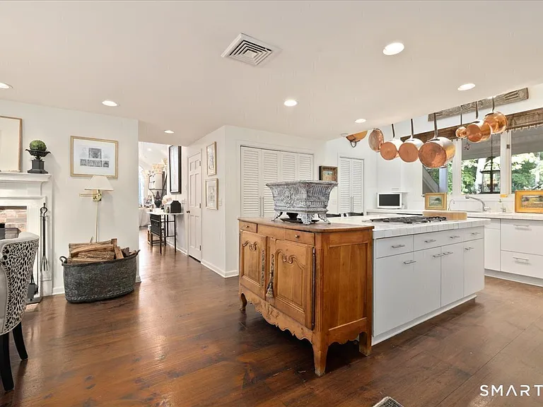 281 Pequot Ave — Photo 8