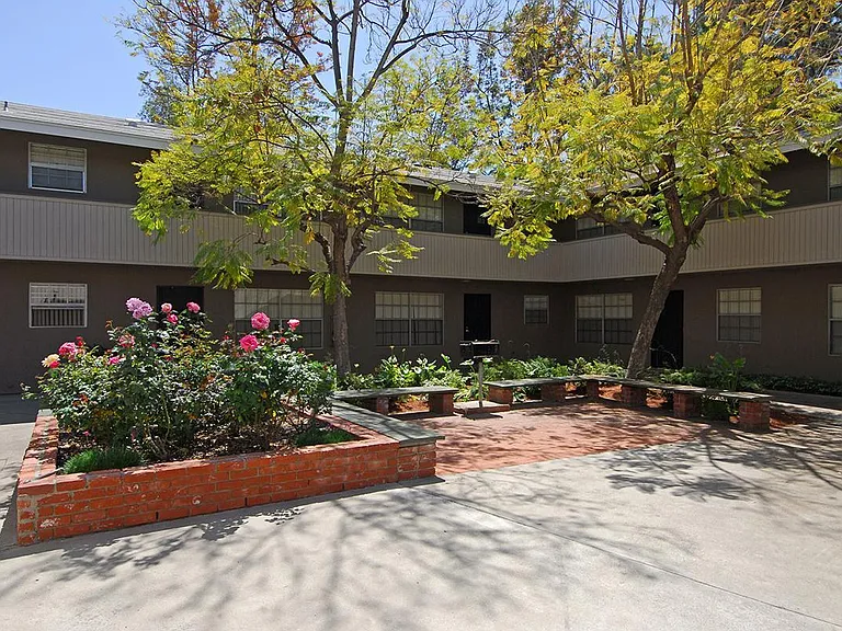 7614 Parkway Dr — Photo 12