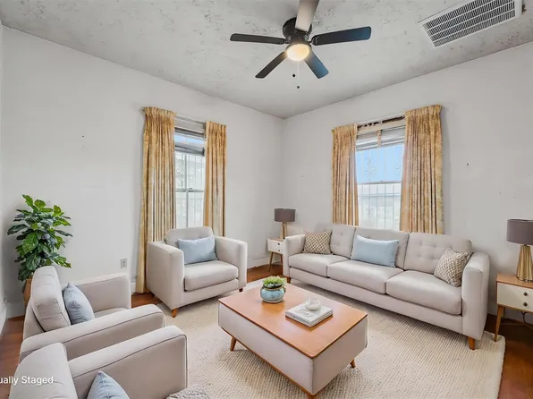 2109 Gentry St, Houston, TX 77009