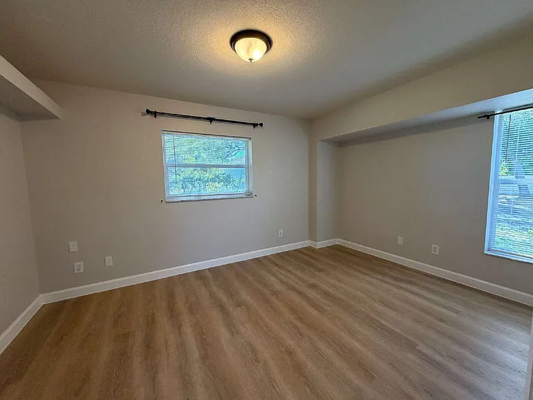 4847 Luther Ave — Photo 10