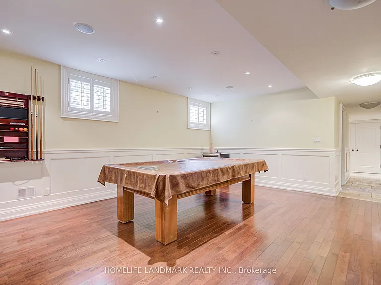 102 Stratford Cres — Photo 43