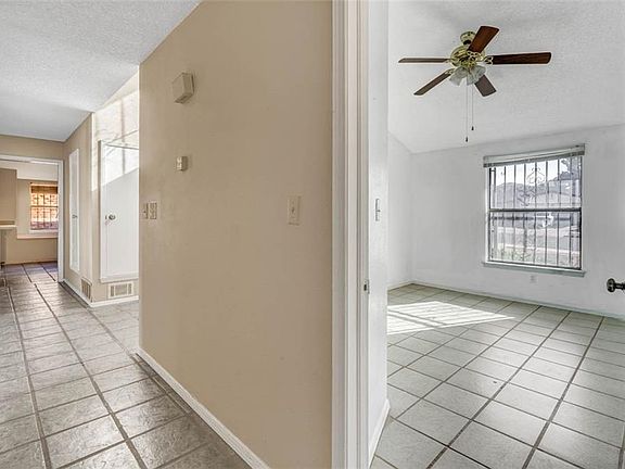 4th image of 617 Hempstead Dr