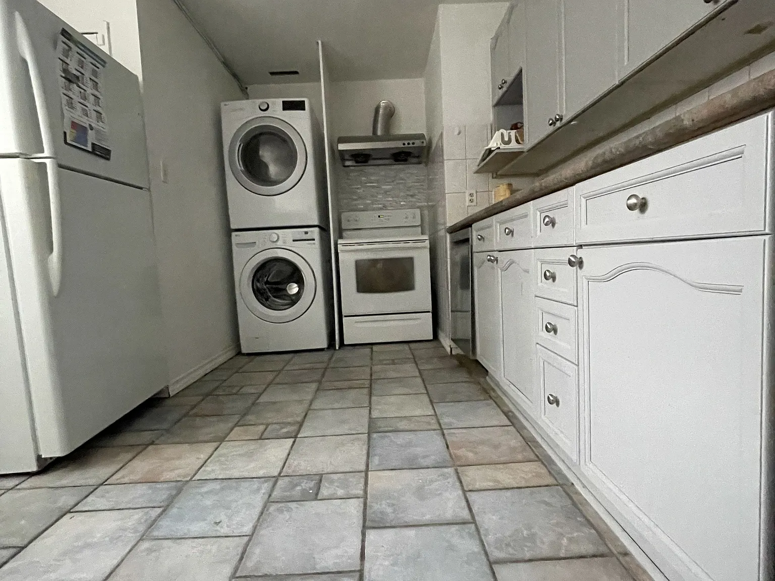 3 bed, $2,500 — Photo 2