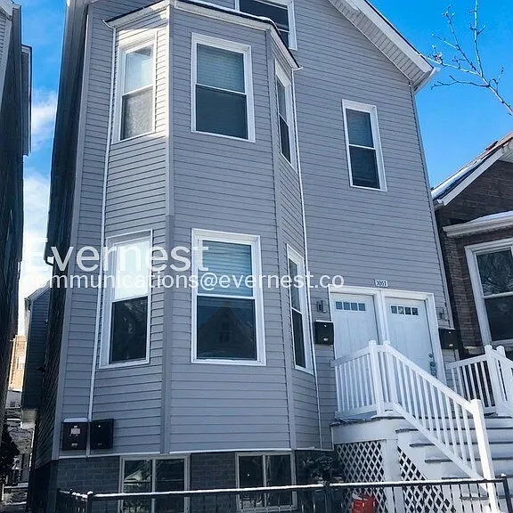 3040 N Southport Ave #1F — Photo 1