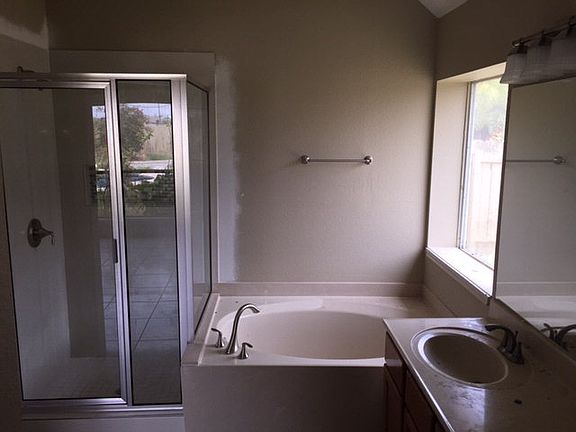 4th image of 2417 W Champion St