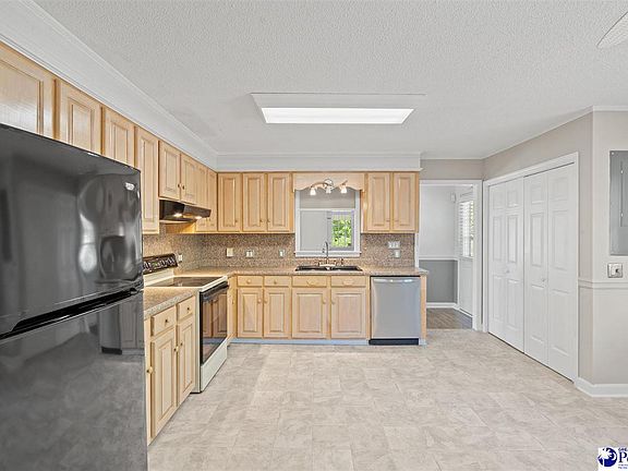 4th image of 736 Millers Rd