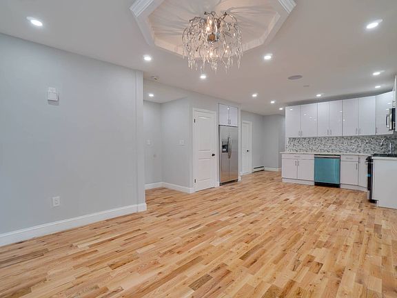 5th image of 144 Hempstead Ave