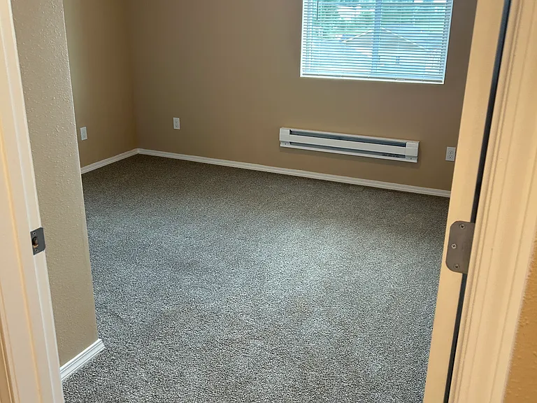 Samuelson Place Apartments — Photo 17