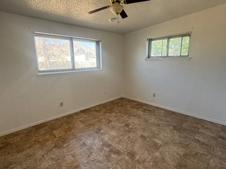 4912 Winthrop Dr — Photo 10