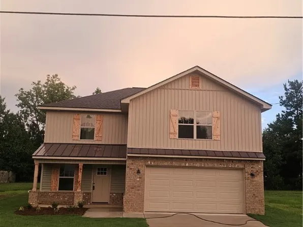 33 Bank Dr, Moundville, AL 35474