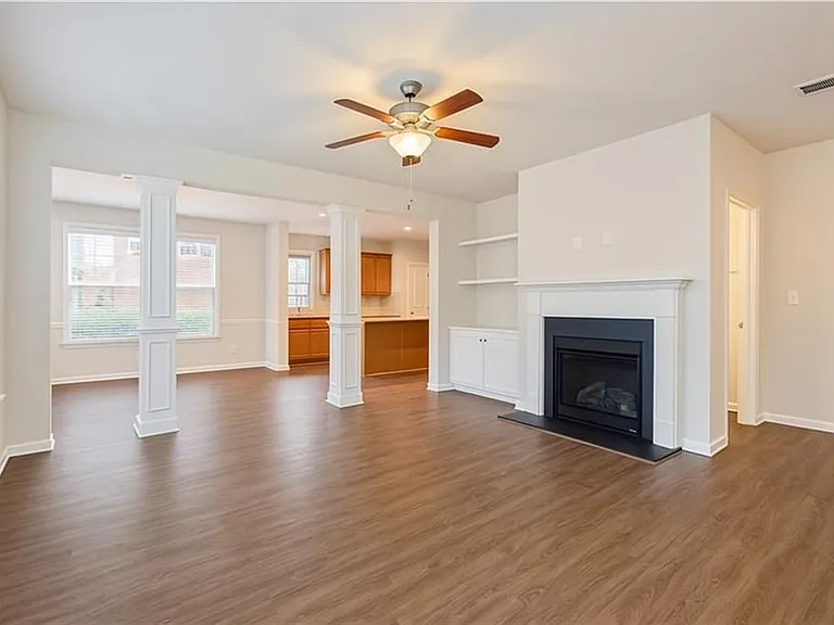 3879 Brockenhurst Dr — Photo 2