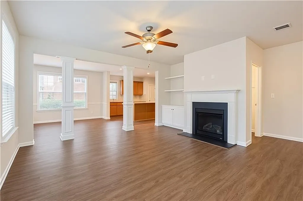 Building Photo - 3879 Brockenhurst Dr