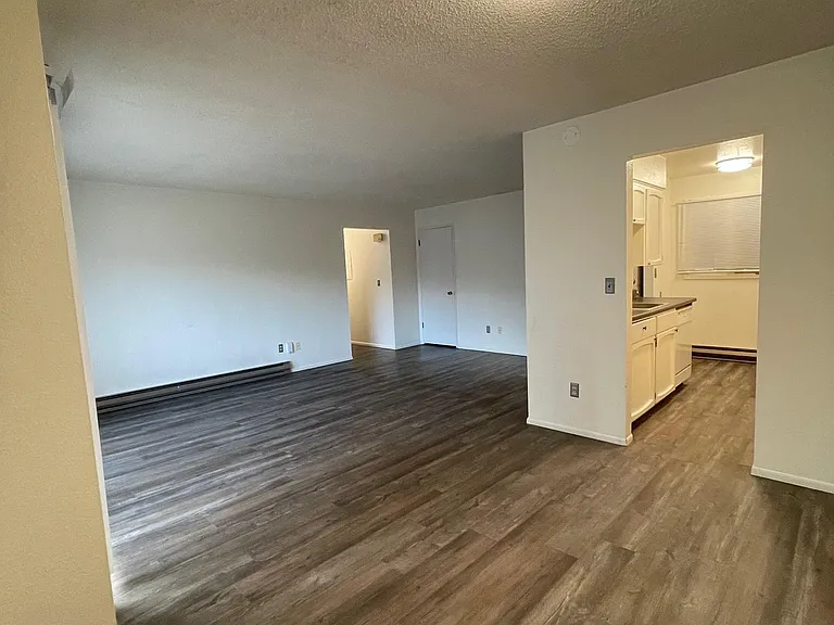 1004 E South St #6 — Photo 23