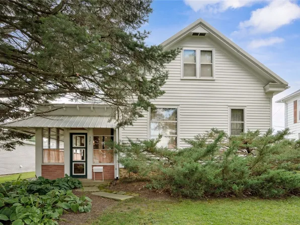 321 N Cedar St, Monticello, IA 52310
