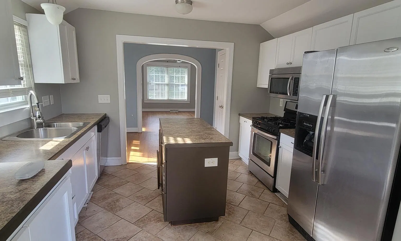 2 bed, 900 sqft, $1,450 — Photo 3