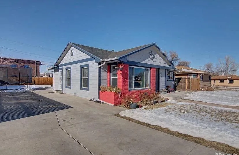 485 Zenobia St — Photo 1