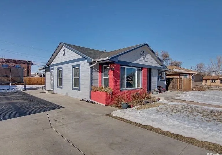 485 Zenobia St — Photo 1