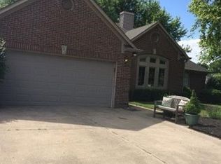 542 Lacy Cir, Greenwood, IN 46142