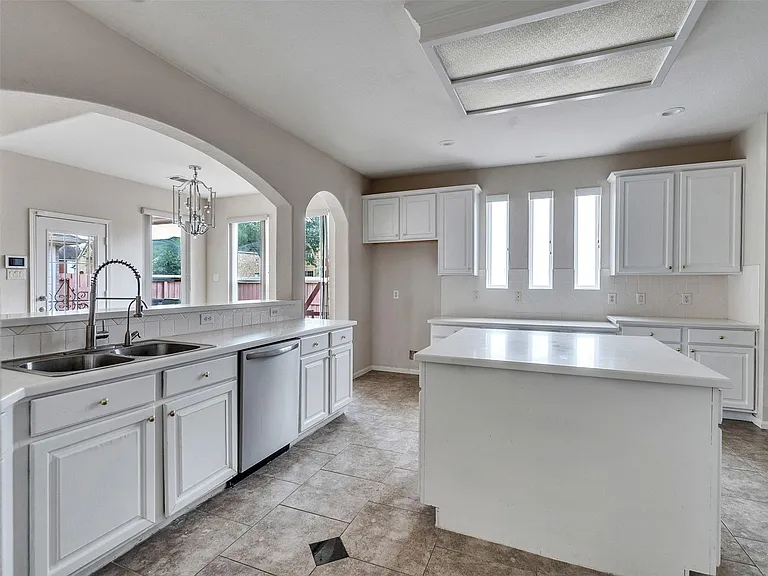 3902 Breaux Bridge Ln — Photo 15