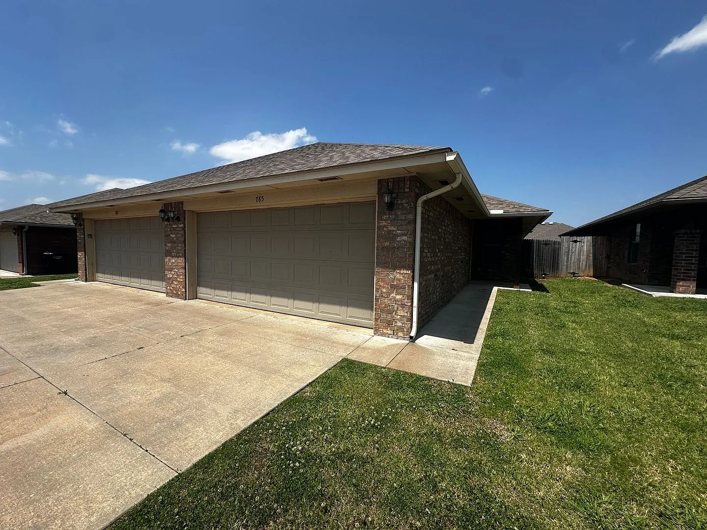 3 Bedroom 2 Bathroom 2 Car Garage Duplex In Moore — Photo 2