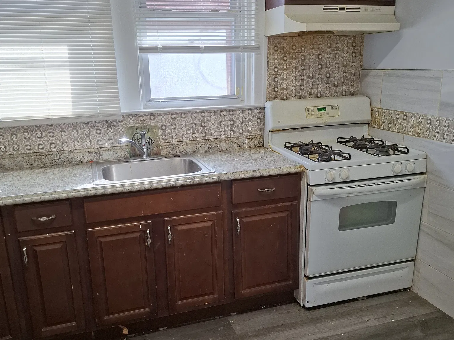 6143 Mascher St — Photo 4