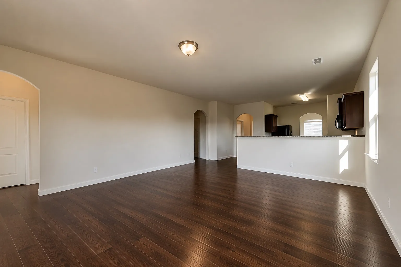 3 bed, 1619 sqft, $1,900 — Photo 3