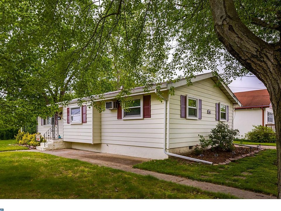 1st image of 716 Villa Ave W