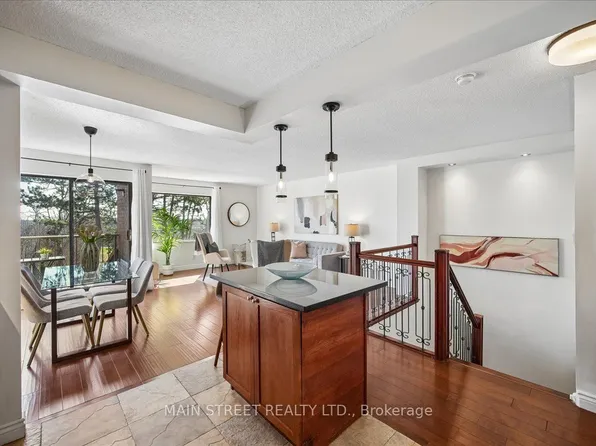 1000 Cedarglen Gate #217, Mississauga, ON L5C 3Z5