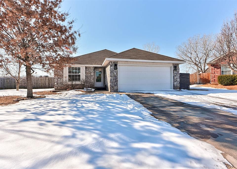 1st image of 4704 SE 81st St