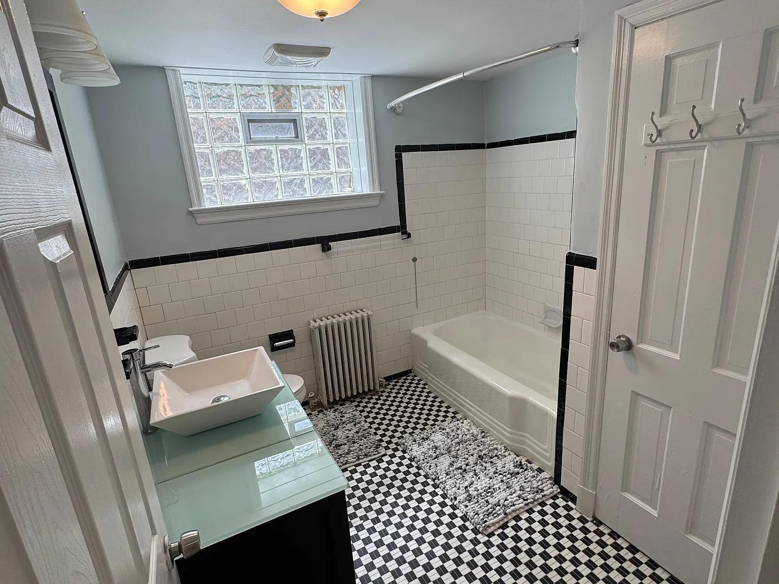 4 bed, 1.5 bath, 2100 sqft, $1,135 — Photo 4