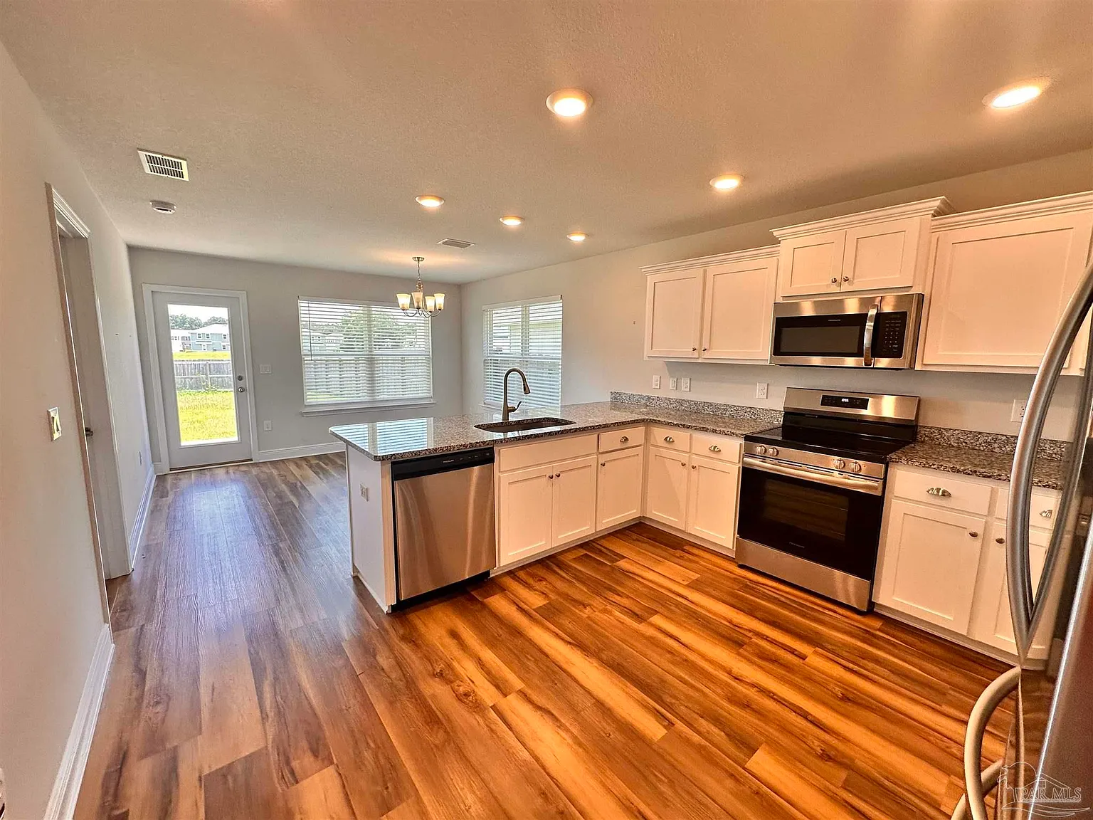 3 bed, 1515 sqft, $1,875 — Photo 4