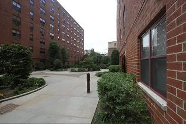 Rented by Robyn Lee, LREB | media 29