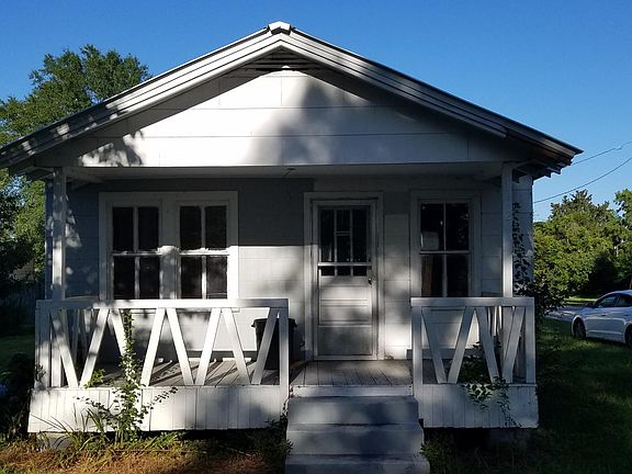 Front of house -- front door has been replaced.
