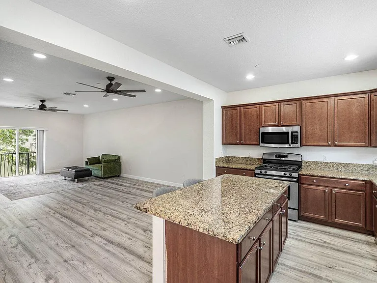 48 NW Hawthorne Pl — Photo 18