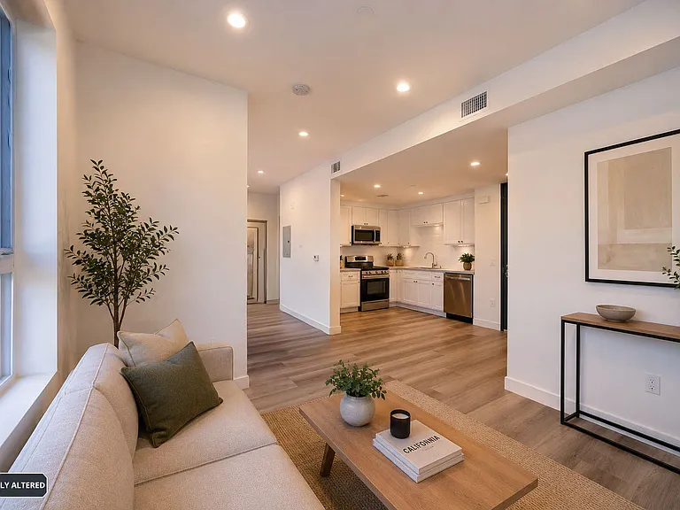 667 N Wilton Pl — Photo 17