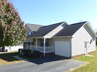 1941 Kings Grant Dr, Newton, NC 28658