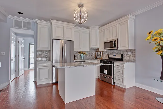 1411 W Harrison St — Photo 3