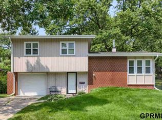 4110 Parkview Dr, Omaha, NE 68134