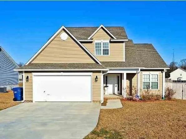 407 John Deere Ct, Richlands, NC 28574
