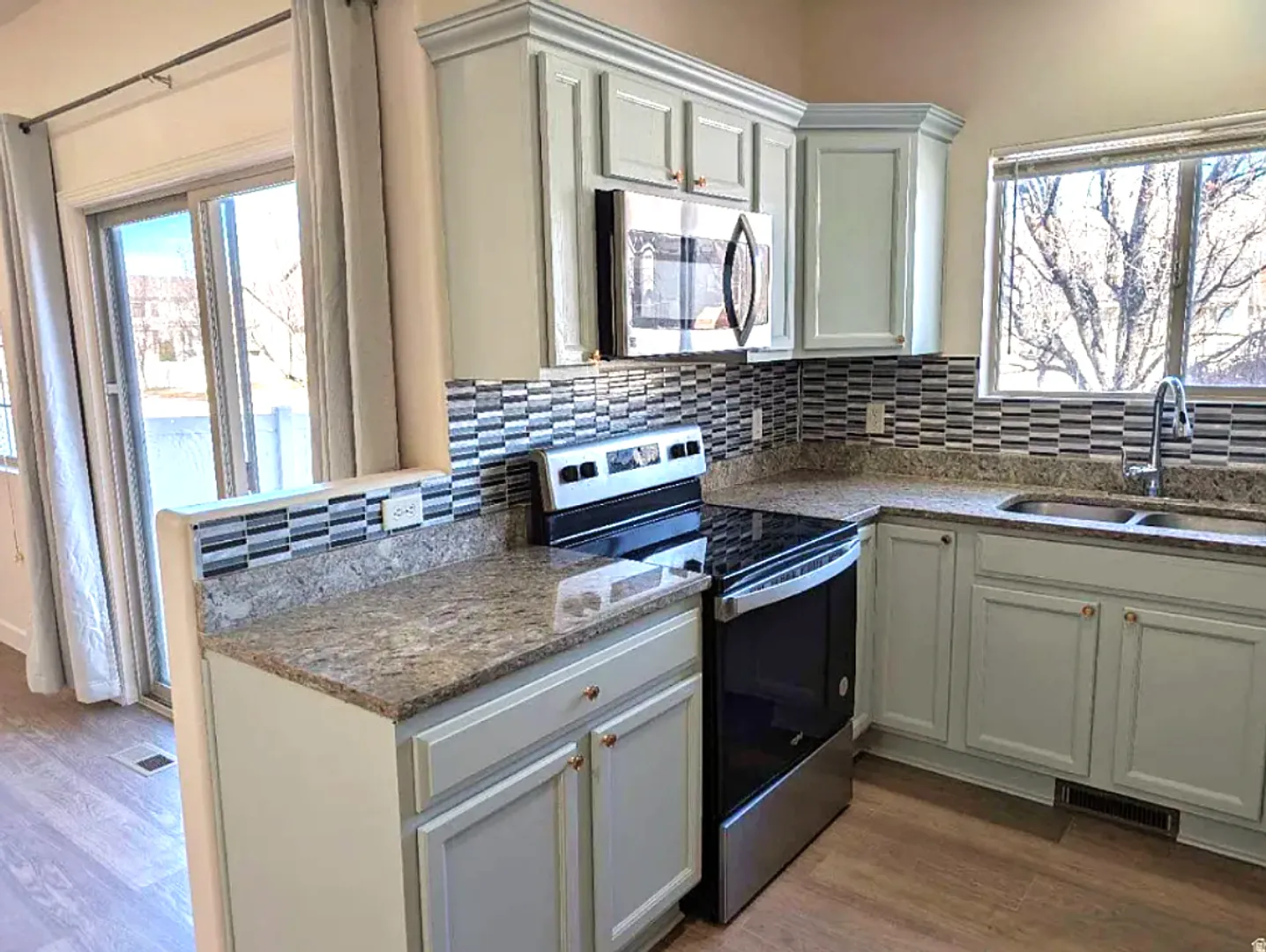 4 bedroom/3.5 bathroom Townhome in Lehi — Photo 3