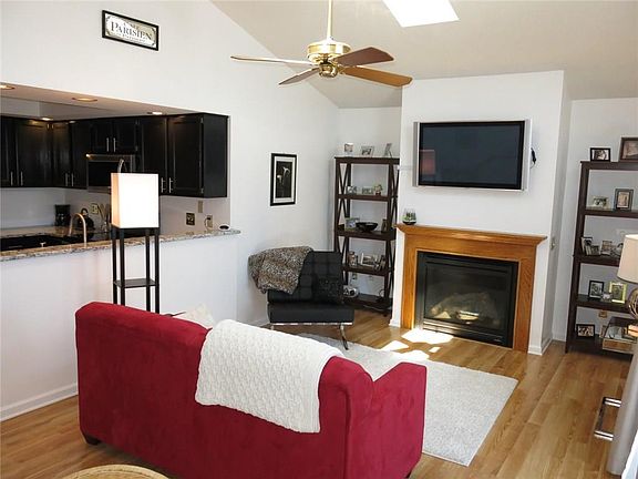 4th image of 4 Leeward Ln
