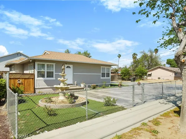 1210 E Whittier Ave, Hemet, CA 92543